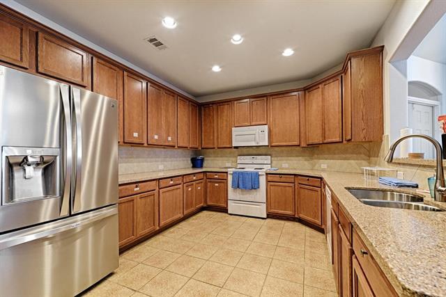 Foto del edificio - 5801 Pinebrook Dr