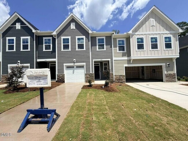 Building Photo - 228 Deercroft Dr