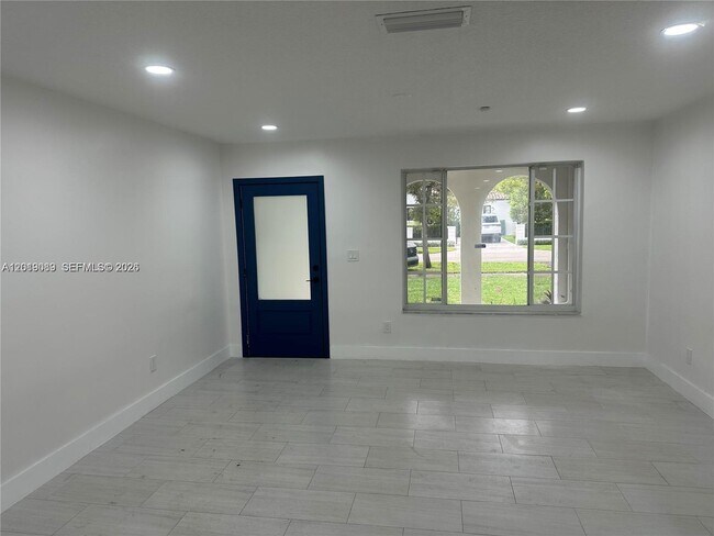Foto del edificio - 517 Navarre Ave