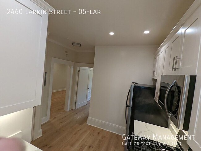 Building Photo - Russian Hill 1 bdrm overlooking Park -new ...