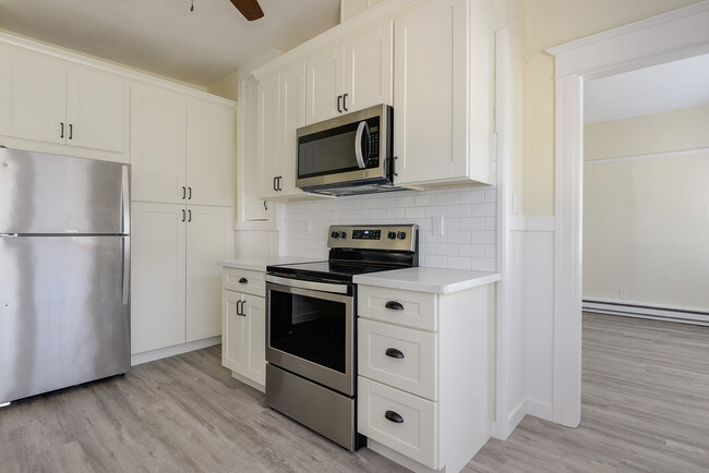 Building Photo - 818 Cowper St