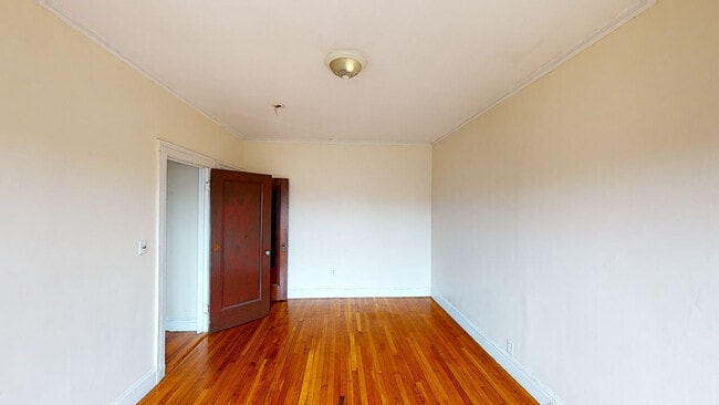 Building Photo - 25 Glenville Ave