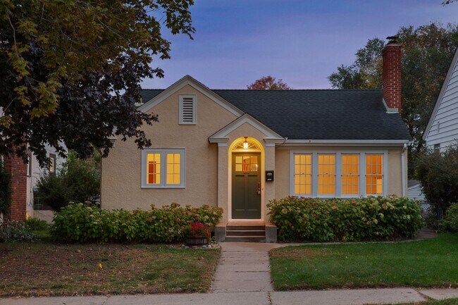 Foto del edificio - 5229 Ewing Ave S
