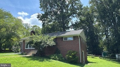 Building Photo - 7401 Camp Alger Ave