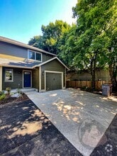 Building Photo - 360 NW Willamina Dr