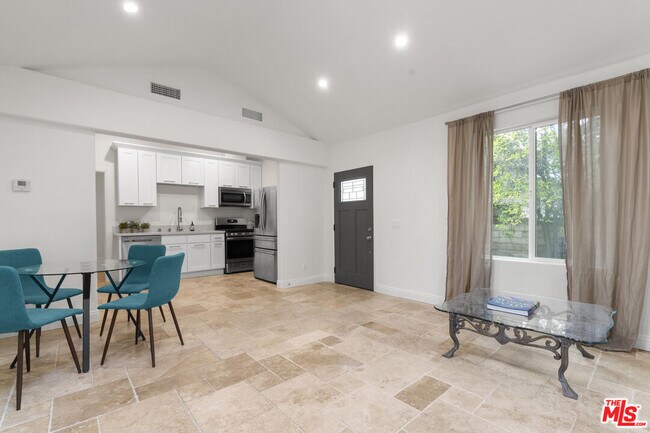 Foto del edificio - 4112 Old Topanga Canyon Rd