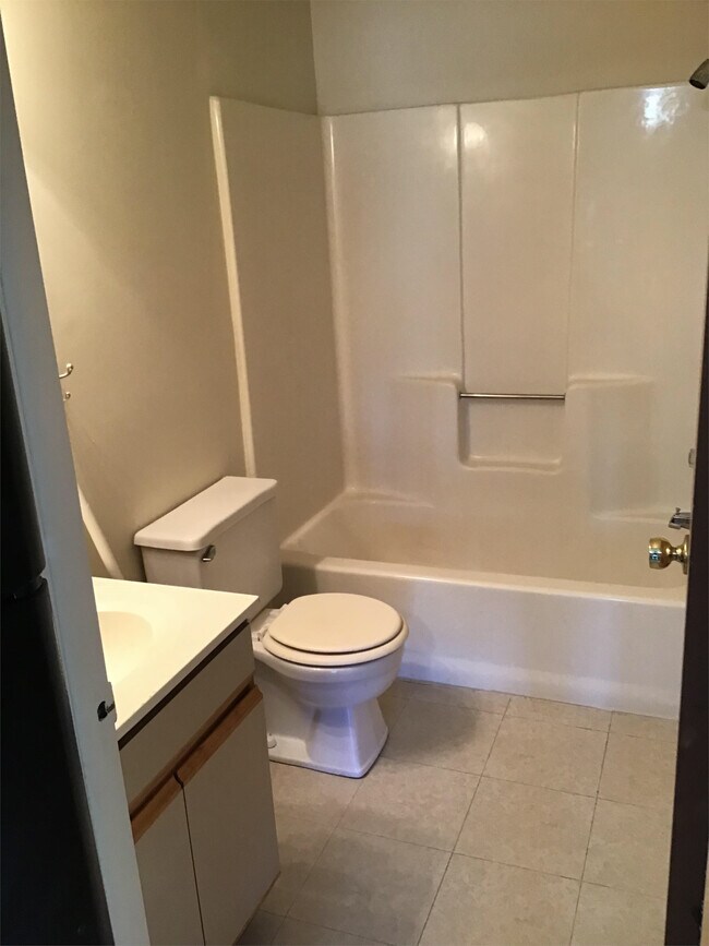 Foto del edificio - 8182 Creekwood Dr