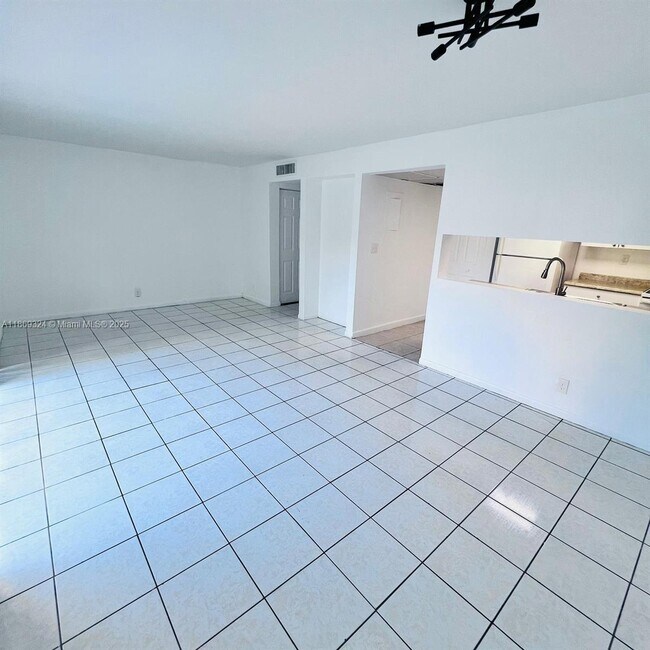 Foto del edificio - 5721 Blueberry Ct