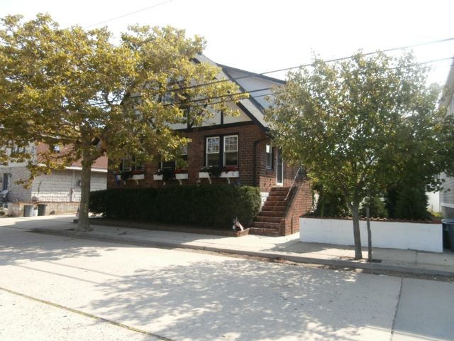 Primary Photo - 76 Parkside Ave