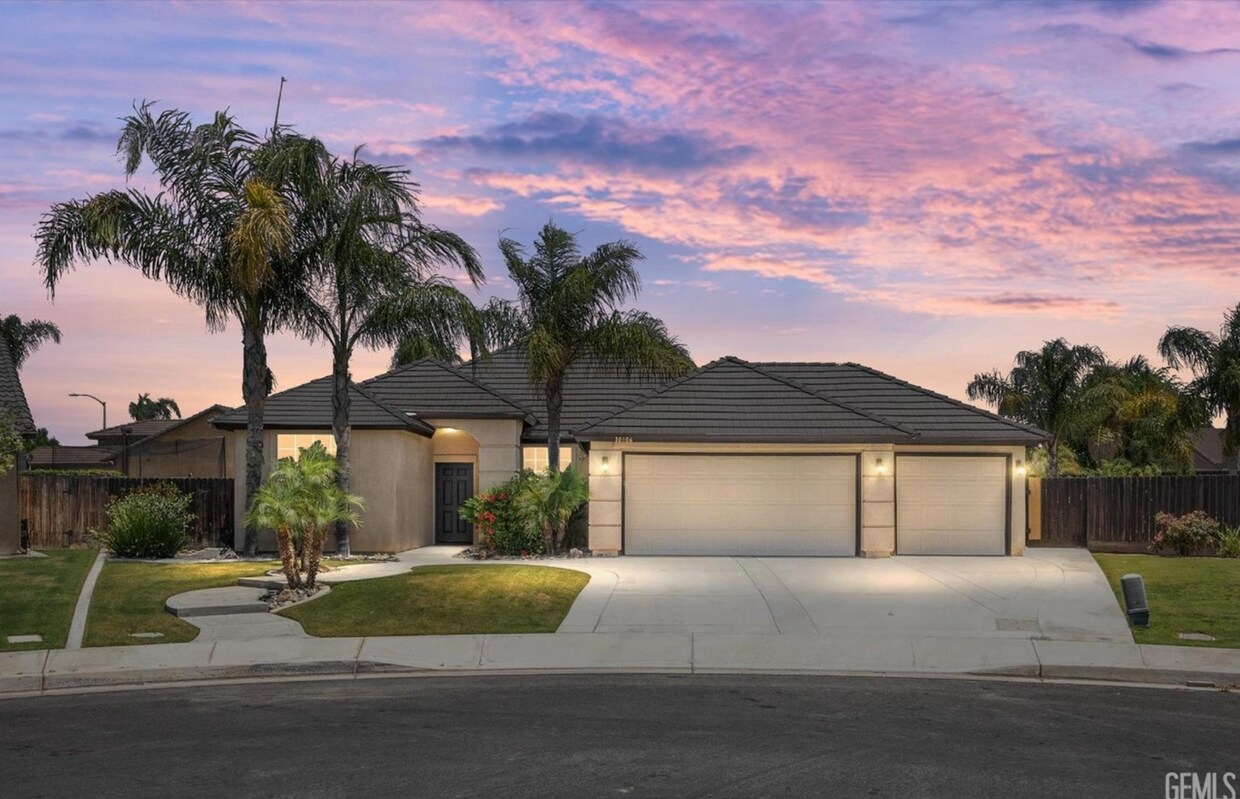 Primary Photo - Luxury Furnished 4-Bed Home w/ Pool, Spa, ...