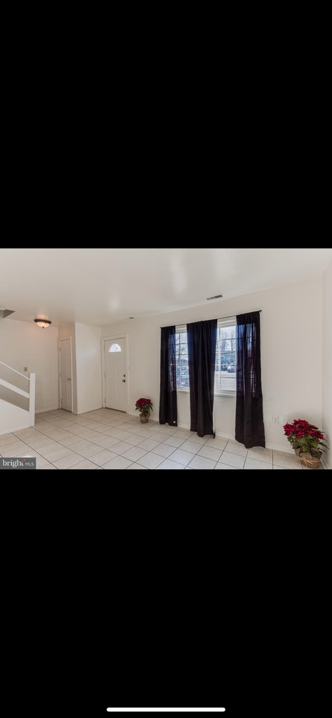 Building Photo - 905 Bellows Ave