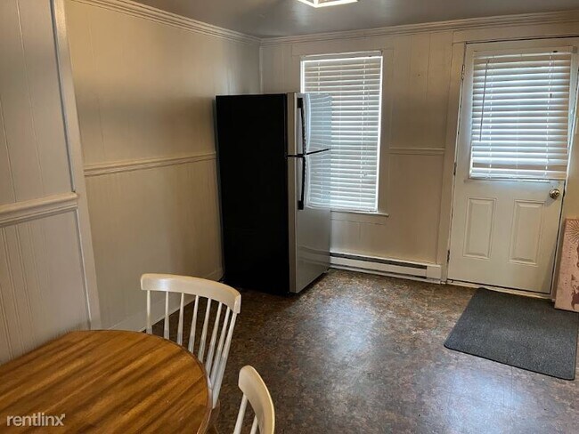 Building Photo - 2 br, 1 bath House - 643 George Street