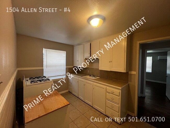 Building Photo - 1504 Allen St