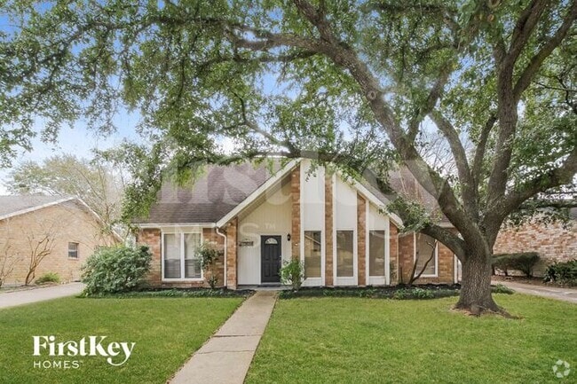 Building Photo - 21419 Park Willow Dr