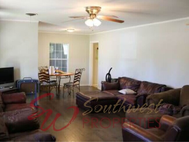 Foto del edificio - Large 3 bedroom close to campus