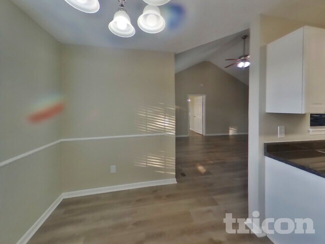 Foto del edificio - 121 Willowleaf Ln