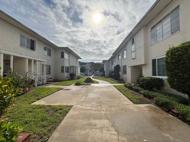 Building Photo - Chevy Chase, 719-729