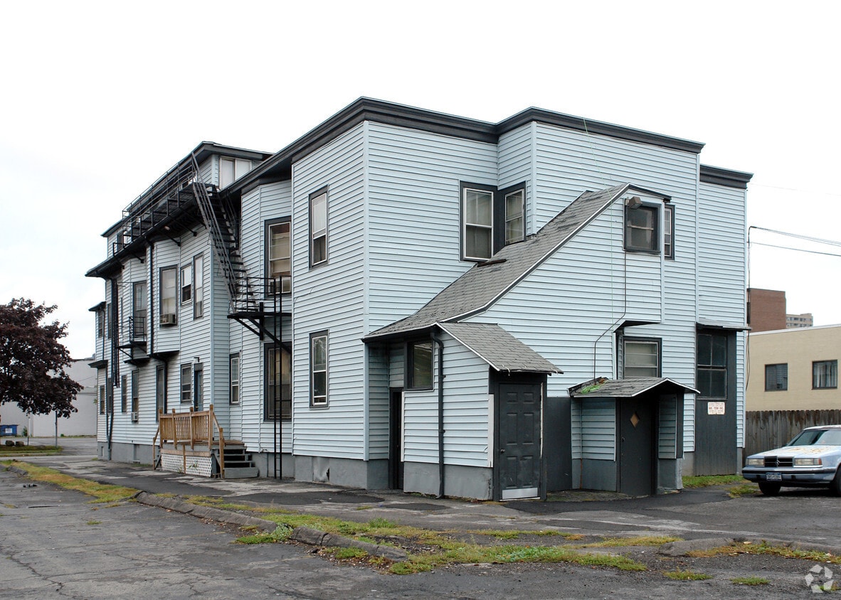 Foto del edificio - 120 S Union St