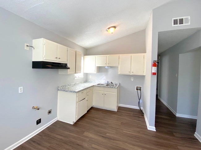 Photo - 805 Leacrest Ave House