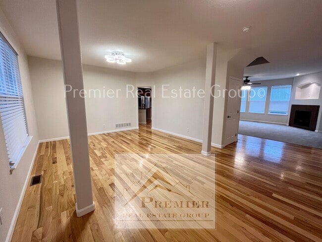 Building Photo - 5852 Revelstoke Dr