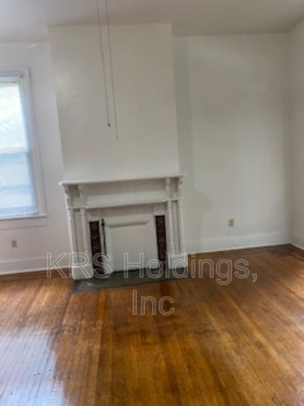 Building Photo - 647 W Washington St