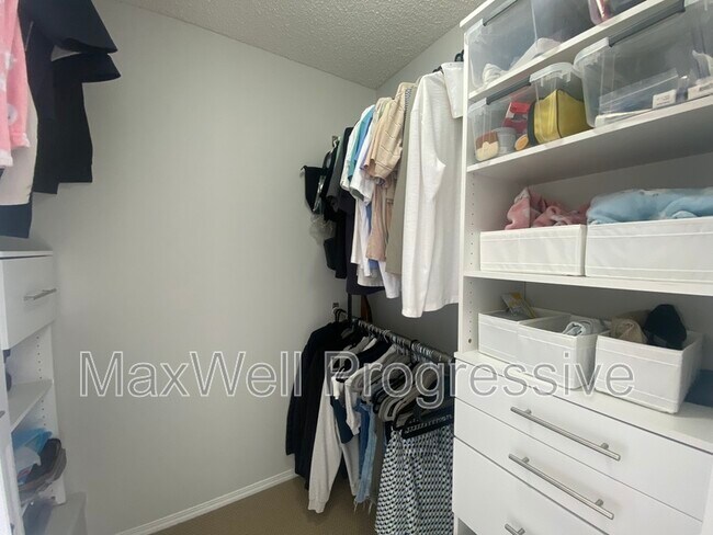 Photo du bâtiment - 2051 Towne Centre Blvd NW