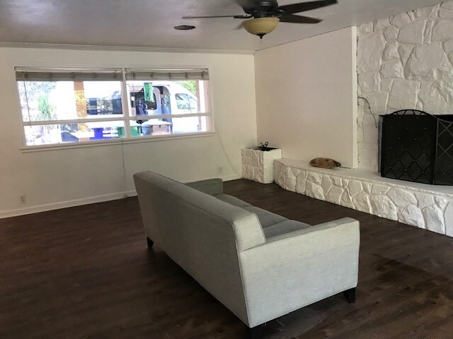 Foto del edificio - 10653 Olvera Rd