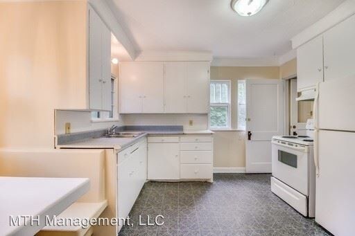 Building Photo - 5 br, 2 bath Apartment - 755 Grove