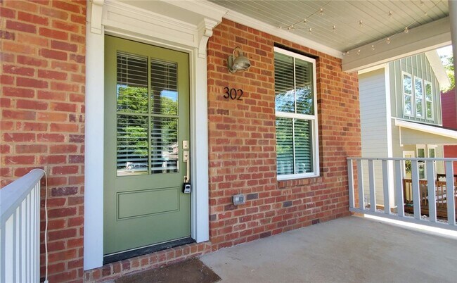 Foto del edificio - 302 S College Ave