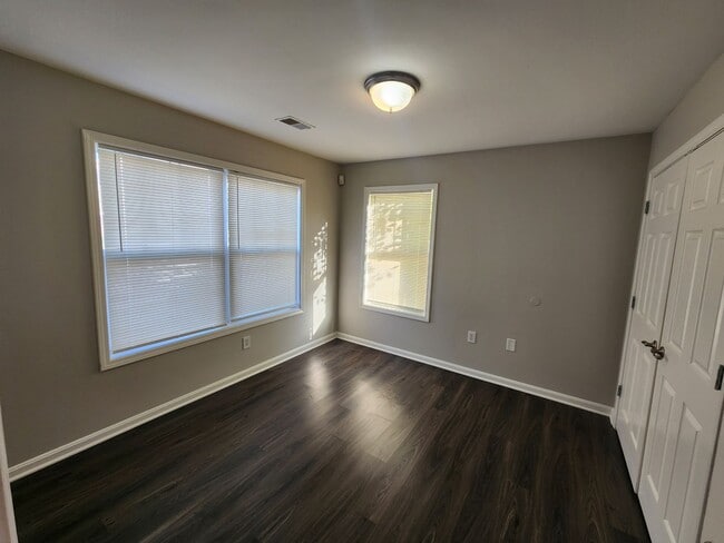 Foto del edificio - Beautiful 2 bedroom 2 full bath condo clos...