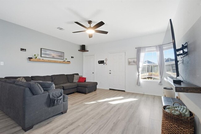 Building Photo - 1106 Cattail Ln