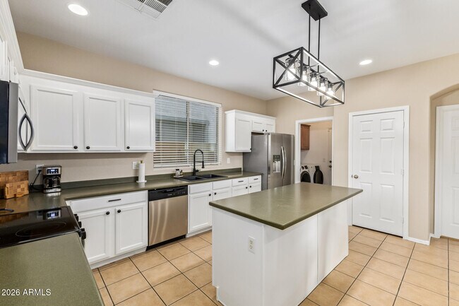 Foto del edificio - 3143 S Southwind Dr