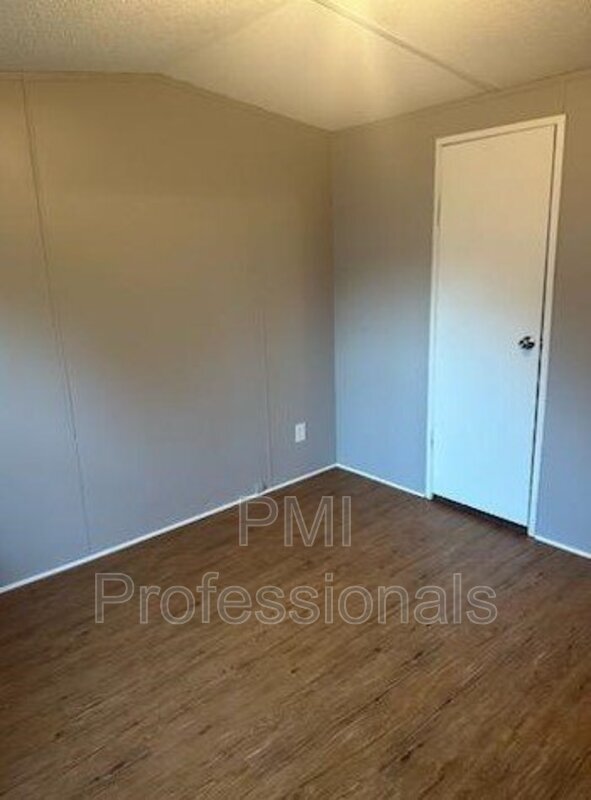 Foto del edificio - 929 Cranor Rd