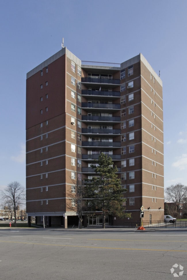 Building Photo - 3122 Hurontario Street