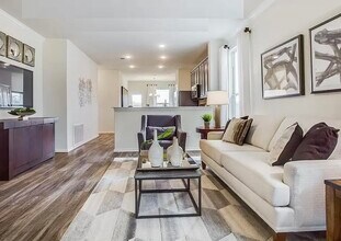 Building Photo - 10473 Pineland Dr