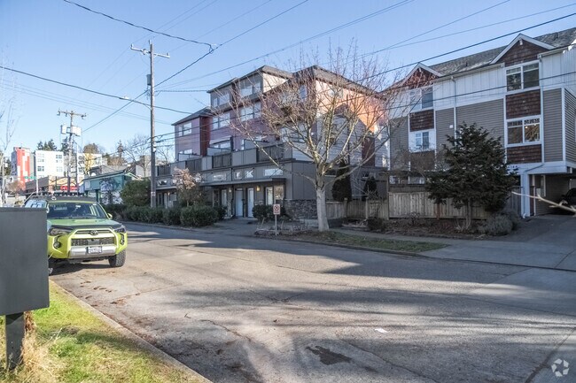 Building Photo - 4418 Meridian Ave N