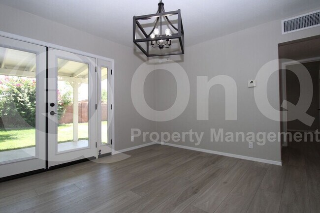 Foto del edificio - 3137 N 33rd Pl