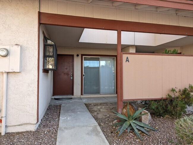 Foto del edificio - 2 BED, 2 BATH