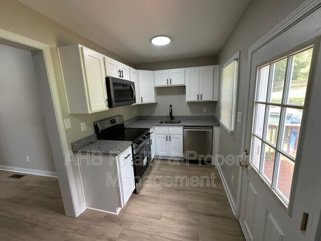Foto del edificio - 313 W Market St