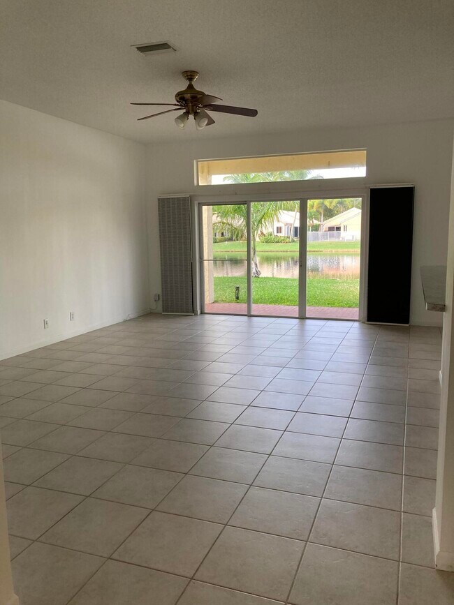 Building Photo - 4382 Fox Ridge Dr