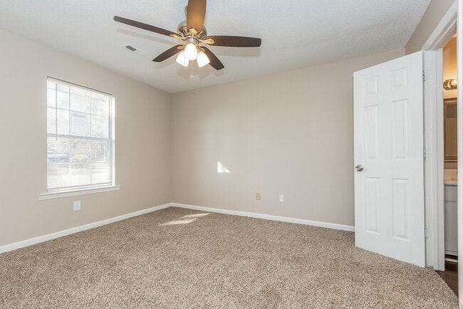Building Photo - 1585 Patterson Ln