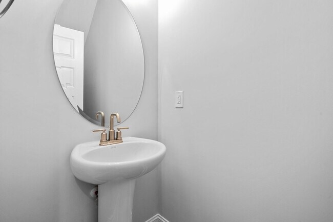 Foto del edificio - Sign a 13-month lease and receive 1 month ...