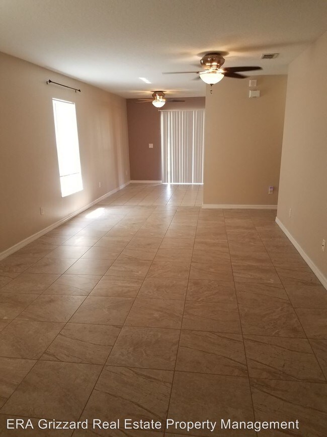 Foto del edificio - 2315 Greenleaf Dr