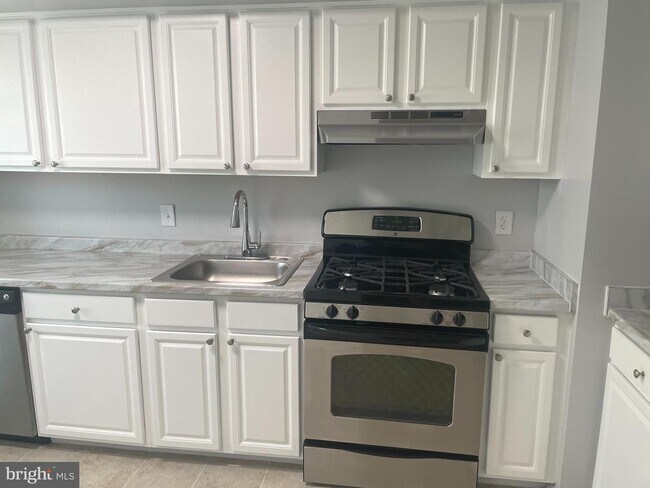 Foto del edificio - 742 Quince Orchard Blvd