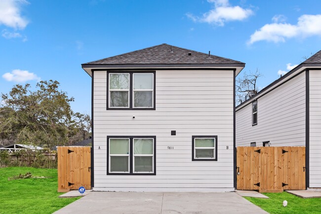 Building Photo - 6013 Wedgefield St