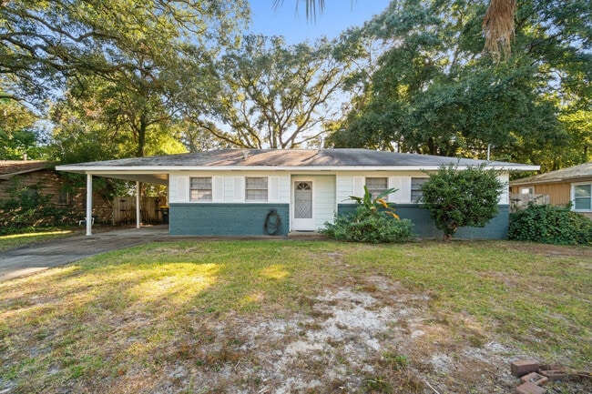 Building Photo - 114 Loizos Dr NW