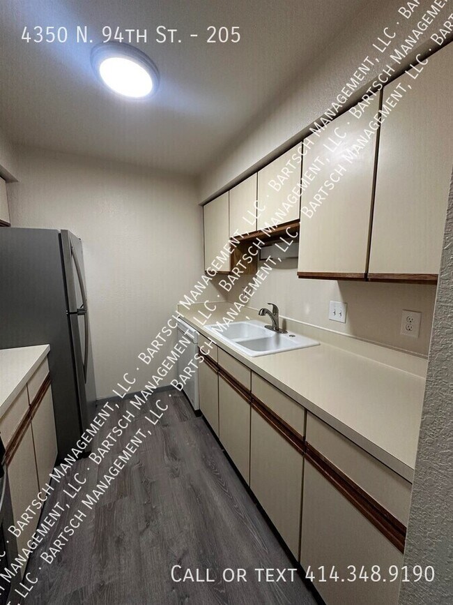 Foto del edificio - 4350 N 94th St