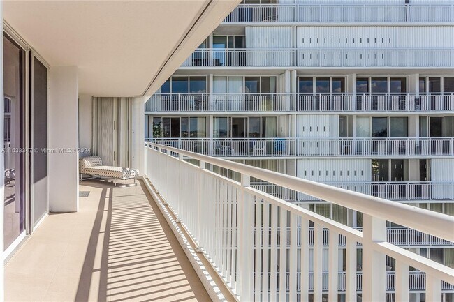 Foto del edificio - 3546 S Ocean Blvd