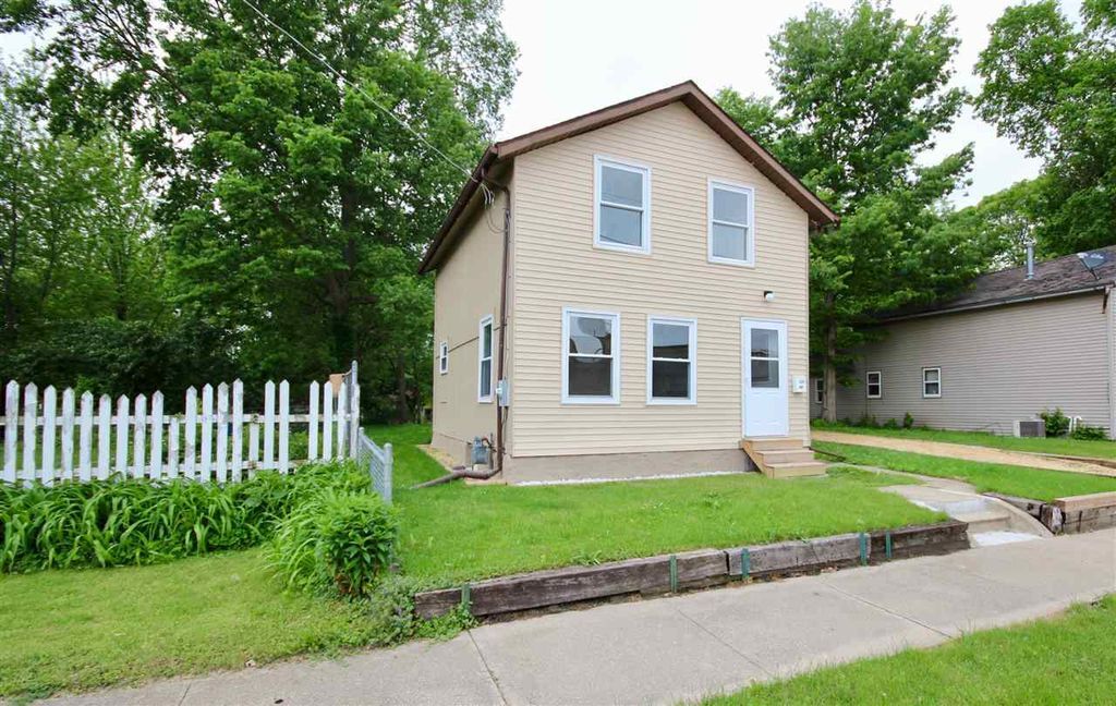 Primary Photo - 715 Nachusa Ave