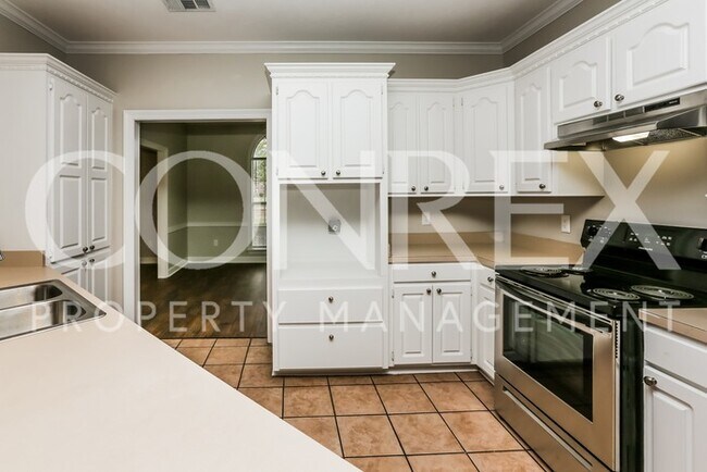 Building Photo - Huge Three Bedroom Now Available